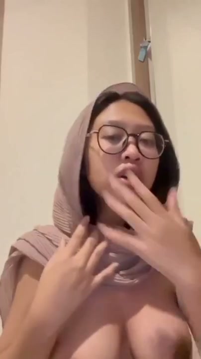 Hijab kacamata buat video - PoopHD